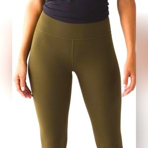 Lulu lemon Size 6 High rise Align crop 25”